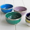Künstlerische gelbe Schale mit rostfreier Metallumrandung